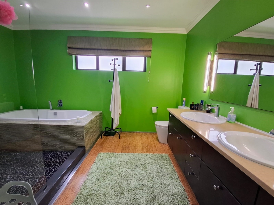 3 Bedroom Property for Sale in Sunrise On Sea Eastern Cape